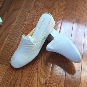 Daniel Green White leather kidskin slippers